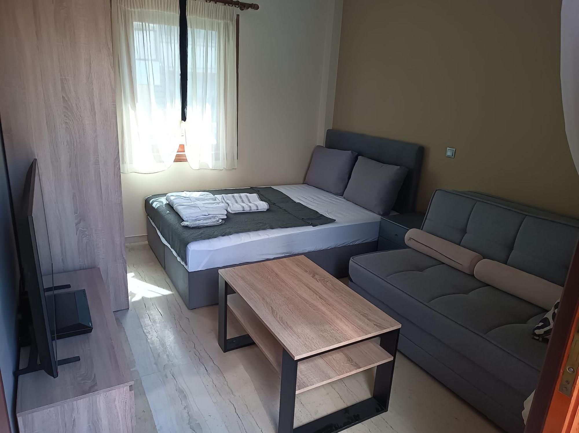 Petroupoli Apartment *