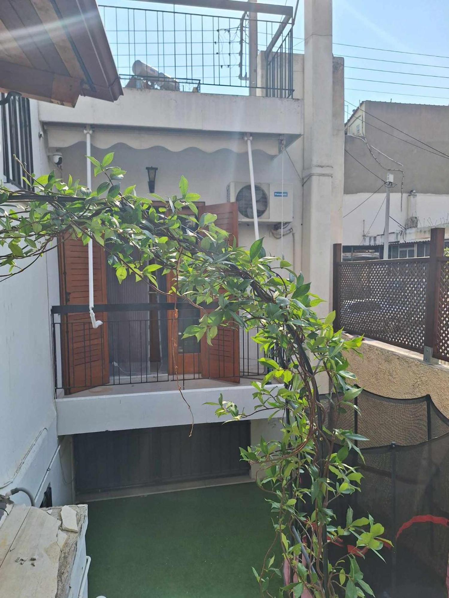 Petroupoli Apartment *